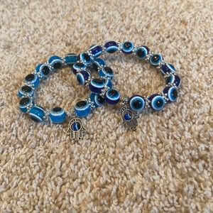 2 Evil Eye bracelets fits everyone and good material